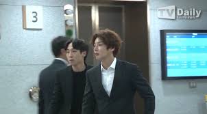 Allkpop, 뉴스큐브what if he heard this heartbreaking ne. D On Twitter 2 Days 1 Night Members At Kim Joo Hyuk S Funeral Except Jung Joonyoung Who S Currently At Cook Islands Filming For Law Of The Jungle Https T Co Hqfhkimylz