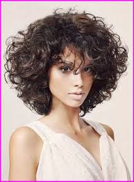 This layered curly haircut is also a great way to frame your round face. Best Short Haircuts For Curly Hair Round Face 2019 Best Short Haircuts
