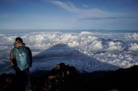 Climber On Japan S Mount Fuji May Have Live Streamed His Own Death The Washington Post