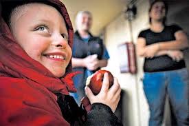 Generosity of strangers brightening lives of families in motels