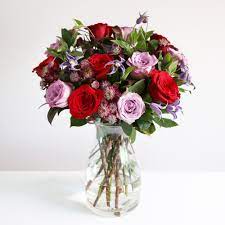 Luxury Valentine S Bouquet An Irrisitable Arrangement Of Premium Red And Purple Roses Combined With Wistful Cl Flowers Valentine Bouquet Flowers Photography