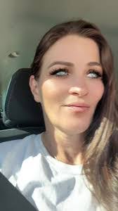 Kelli Burch's Instagram, Twitter & Facebook