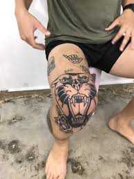 My New Panther Knee Piece From Jonathan Larson Aka Moonchamps Bed Of Roses Tattoo In Tampa Fl Tattoos Knee Tattoo Rose Tattoos Leg Tattoos