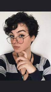 Neither masculine nor feminine, celebrities like tilda swinton, ruby rose and cara delevingne are often. Howtomakeyourhaircurly Howtomakeyourhaircurly Curly Hair Styles Naturally Androgynous Hair Curly Hair Styles
