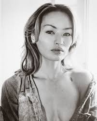 Julia Hamilton's Instagram, Twitter & Facebook