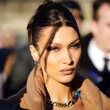 Bella hadid borrowed this absurdly comfortable styling trick from sarah jessica parker. Why Bella Hadid Took A Break From Instagram
