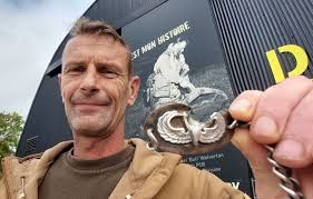 Débarquement. Cotentin : la gourmette du lieutenant-colonel Wolverton  retrouvée, 78 ans après sa mort