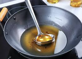 Risiko yang akan muncul jika minyak dipakai secara berulang adalah minyak bisa. Nak Lupuskan Lebihan Minyak Masakan Begini Kaedahnya Paling Mudah Menguntungkan Keluarga