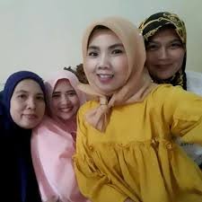 Biasanya acara sarapan hari minggu mereka lakukan bertiga bersama dengan papanya. Mama Cantik Aisyah141116 Twitter