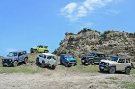 Sé uno de los primeros afortunados en estrenar un suzuki jimny en méxico. æ¥µå…·å€‹æ€§çš„æ™‚å°šè¶Šé‡Žå°å·¨äººsuzuki Jimny è¶…å®Œæ•´è©¦é§• ZeekçŽ©å®¶èªŒ