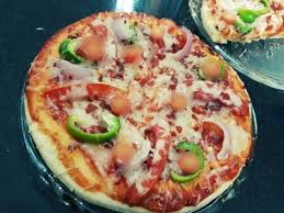 Veg Cheese Pizza Pan Pizza With Ready Made Base Tawa Pizza Without Oven Youtube Pizza Recipes Homemade Pan Pizza Indian Snack Recipes