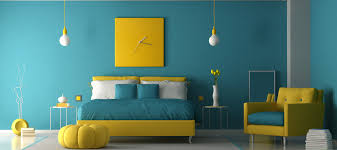 Ici, un aplat bleu sur lequel se détachent des objets couleur or ! Chambre Jaune Et Bleu Canard Cocon Deco Vie Nomade