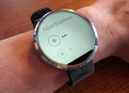 Moto 360 displays timely notifications based on where you are and what you're doing, so you always stay on track. Hands On 5 Interesting Things About The Moto 360 Computerworld