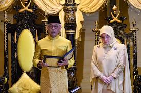 Kdymm sultan muhammad v ytm tengku mahkota kelantan berangkat ke istana balai besar. Sultan Pahang Diisytihar Yang Di Pertuan Agong Ke 16 Sultan Perak Kekal Timbalan Beritabenar