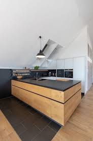 Kuche In Penthouse Kuchenmobel Kuche Dachschrage Wohnung Kuche Kuche Dachschrage Ideen