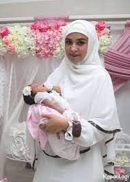 Kumpulan contoh contoh undangan aqiqah anak yang bisa di edit unik terbaru. Shireen Gelar Aqiqah Anak Kedua Kenapa Zaskia Sungkar Tak Hadir Kapanlagi Com