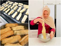 Gorengkan bawang putih dengan minyak yang panas. Cakoi Gebu Dan Menjadi Peminat Minta Siti Nurhaliza Buka Tempahan Cakoi