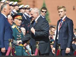 正式名称−ベラルーシ共和国respublika belarus'／republic of belarus。 面積−20万7600km 2 。 人口−947万人（2014）。 首都−ミンスクminsk（192万人，2014）。 住民−ベラルーシ人81.2％，ロシア人11.4％，ポーランド人3.9％，ウクライナ人2.4％など。 ãƒ™ãƒ©ãƒ«ãƒ¼ã‚·å¤§çµ±é ˜é¸ æ¬§å·žæœ€å¾Œã®ç‹¬è£è€… ãƒ«ã‚«ã‚·ã‚§ãƒ³ã‚³æ°ã®ï¼–é¸ãªã‚‹ã‹ æ±äº¬æ–°èž Tokyo Web