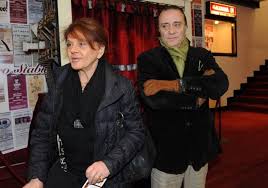 È cugino dell'omonimo cantante e musicista eduardo de crescenzo. Gianni Nazzaro Dago Fotogallery