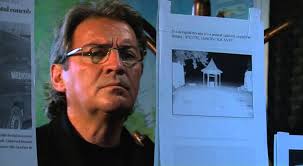 Bihoreanca ilinca vandici, cunoscuta vedetă de televiziune, are o nouă emisiune în care, împreună cu reporterii tabloidului libertatea, comentează detaliile picante din lumea mondenă. Anchetele Comisarului Antonescu In Pat Cu Dusmanul Youtube