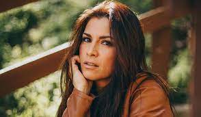 El protagonista de 'no se aceptan devoluciones' realizó una transmisión a sus fans en la que compartió detalles de la creación de la familia p.luche y en qué se basaron. El Oscuro Pasado De Alessandra Rosaldo La Esposa De Eugenio Derbez Celebs Nnda Nnlt Cheka Peru21