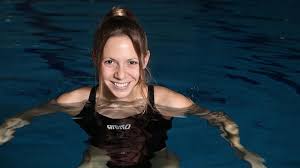 She is the world champion in 200 m butterfly and a bronze medallist at the olympic games. Az Ugrokovet Olelgette Oromeben Kapas Boglarka Hungary Sport