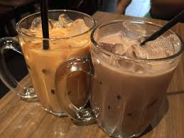 Peminat ais kepal milo jangan terlepas untuk mencuba dessert ini di sini, dengan sos milo yang tidak kedekut dan pilihan topping. Milo Ais Di Mamak Lebih Mahal Dari 1 Liter Petrol