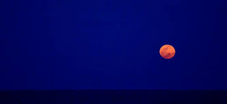 Izia la nuit выпущен в 2021 году. Sos Mediterranee France On Twitter La Lune Est Orange Le Ciel Bleu Nuit La Mediterranee Couleur Tenebres L Aquarius Approche De La Zone De Sauvetage Https T Co Gajkuz1qzf