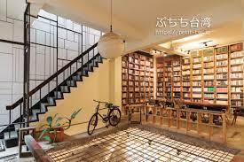 古本屋を改装した台南のホステル 艸祭 草祭二手書店 宿泊記 ゲストハウス 改装 台湾 ホテル