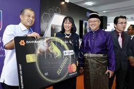 Mereka ini antara yang mana duit gaji bula. Uitm Sarawak Lancar Kad Debit I Bank Rakyat Alumni Pertama Di Malaysia Utusan Borneo Online
