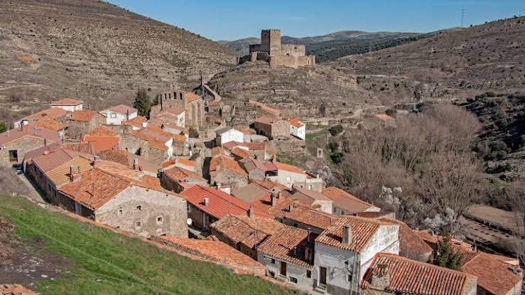 Buscan voluntarios para vivir gratis entre las montañas y además ofrecen trabajo asegurado - El Cronista