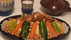Plus je cherche, plus je découvre qu'il y un délicieux couscous algérien à l'agneau tout en orange habillé, un savoureux plat familial. Cuisine Algerienne Couscous Algerien A L Agneau Couscous Aux Legumes Youtube
