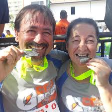 Hoy es un día para honrar a esos maravillosos hombres que han guiado  nuestras vidas en el rol de padres y, que a la vez, son esposos, amigos y  también abuelos. Además,