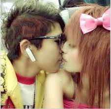 Beredar Foto Lesbian TKW Asal Ponorogo Yang Memamerkan Fotonya di Facebook  Kalau dulu sempat beredar Foto Pernikahan Lesbian asal Indonesia di  Hongkong, kini muncul kembali dan tersebar foto-foto pasangan lesbian warga  Ponorogo