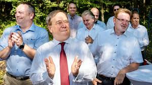11:05 people's police of the lpr: Armin Laschet Vollkommen Irrational Zeit Online