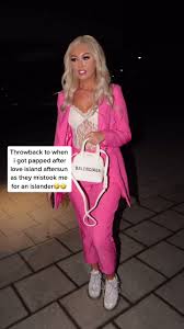 which love Islander do you think they thought I was?🤣🤣🤣 thanks for the  cute pics tho paps x #loveisland #papparazi #famousfriendcheck