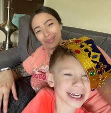 Melissa Schrader's Instagram, Twitter & Facebook