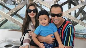 Join facebook to connect with thalita ramadhani and others you may know. Profil Nia Ramadhani Aktris Cantik Punya 3 Anak Yang Kerap Jadi Sorotan