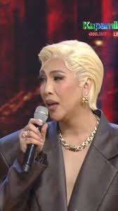 Grabe yung mga naglalakad ng sobrang graceful pero nakalabas ang mga daliri  sa sapatos. Kahanga-hanga!