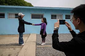 코로나 팬데믹 속에서도 막 열다the 13th dmz international documentary film . Movie Set Recreates Panmunjom Zone Where Kim Jong Un Met Moon Jae In Abc News