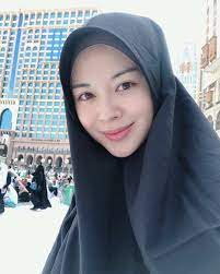 She is famous for her appearance as a contestant in the second cycle of asia's next top model representing south korea. Biodata Profil Dan Fakta Ayana Jihye Moon Selebgram Cantik Korea