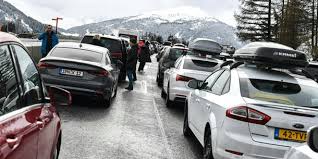 Die brenner autobahn a 13 ist eine autobahn in tirol und teil der europastraße 45. Die Feuerwehr Befreit 200 Menschen Aus Ihren Autos Wetter At