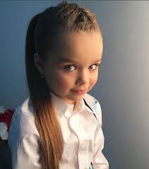 Son compte instagram attire plus de 315 000 de followers et plus de 2 millions de fans sur facebook. Voici La Nouvelle Plus Belle Petite Fille Du Monde