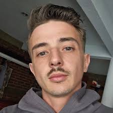 🫥Elon Musk called Sen. Mark Kelly 'A Traitor' after visiting Ukraine.  Kelly, a former U.S. Navy combat pilot and astronaut, urged the U.S. not to  abandon Ukraine after his third visit to