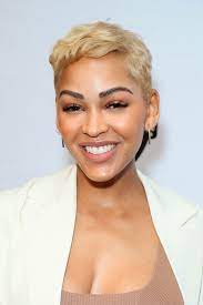 Let S All Admire These Jaw Dropping Hairstyles At Essence S 2019 Black Women In Hollywood Short Hairstyles For Women Cool Short Hairstyles Older Women Hairstyles