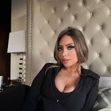 Fury as model who flashed New York-Dublin portal films sex tape on dads  grave - Daily Record