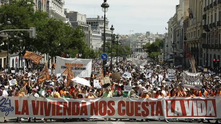 Miles de personas claman en Madrid por una vivienda digna