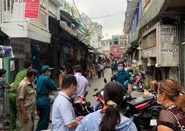 Trong khi đó, một số hàng quán từng có ca nghi nhiễm đến cũng đã dừng hoạt động từ. Rka9gdh93 Yuvm