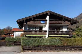 Der spitzingsee liegt etwa fünf kilometer südlich des schliersees und wenige hundert meter südlich des. Haus Zum Verkauf Schonfeldstr 4a 83727 Schliersee Mapio Net