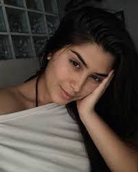 Melissa Leal's Instagram, Twitter & Facebook